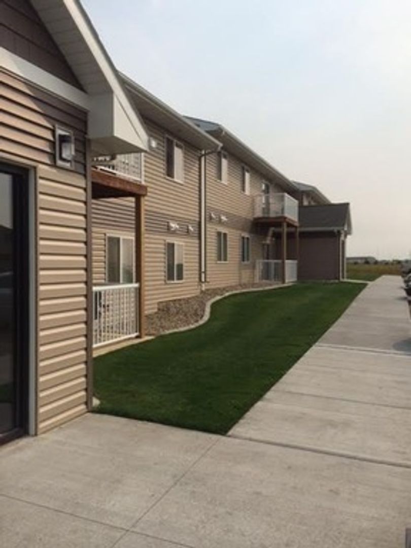 Minot Apartment: 2100 33rd St NW