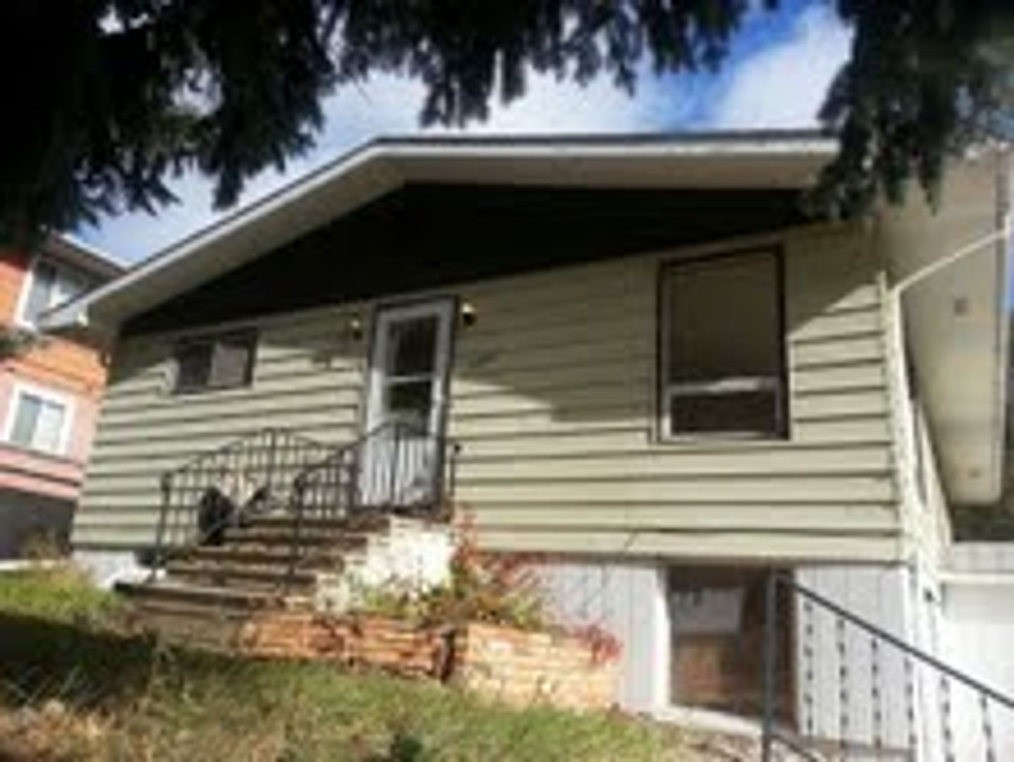 1124 1st St NE, Minot, ND 58703