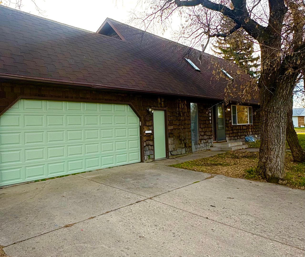 Minot Apartment: 1541 6th St SW