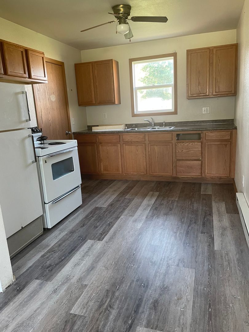 2001 2nd Ave SW 7, Minot, ND 58701