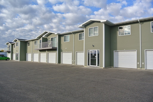 Minot Apartment: 600 31st Ave SW