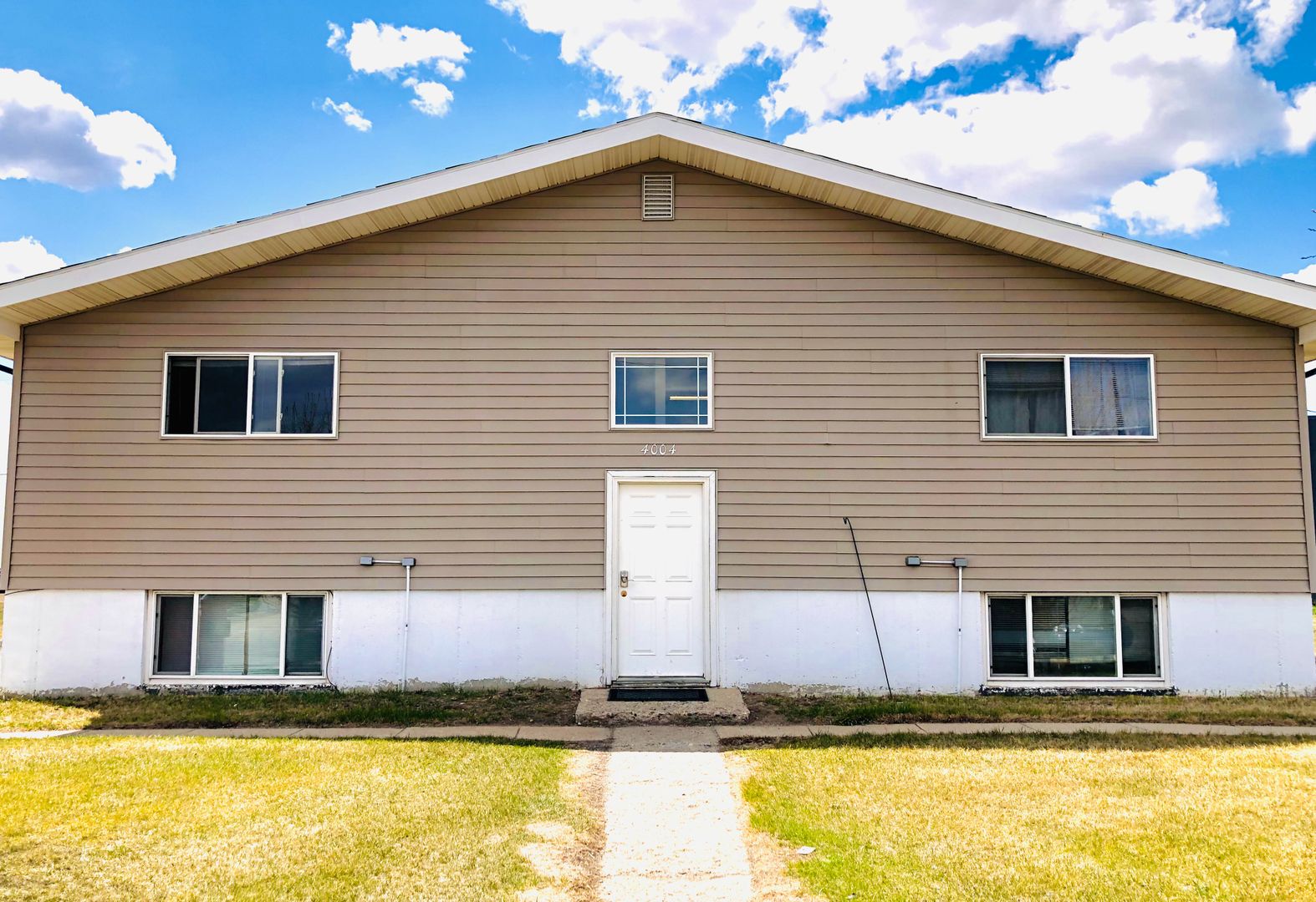 Minot Apartment: 4004 South Main