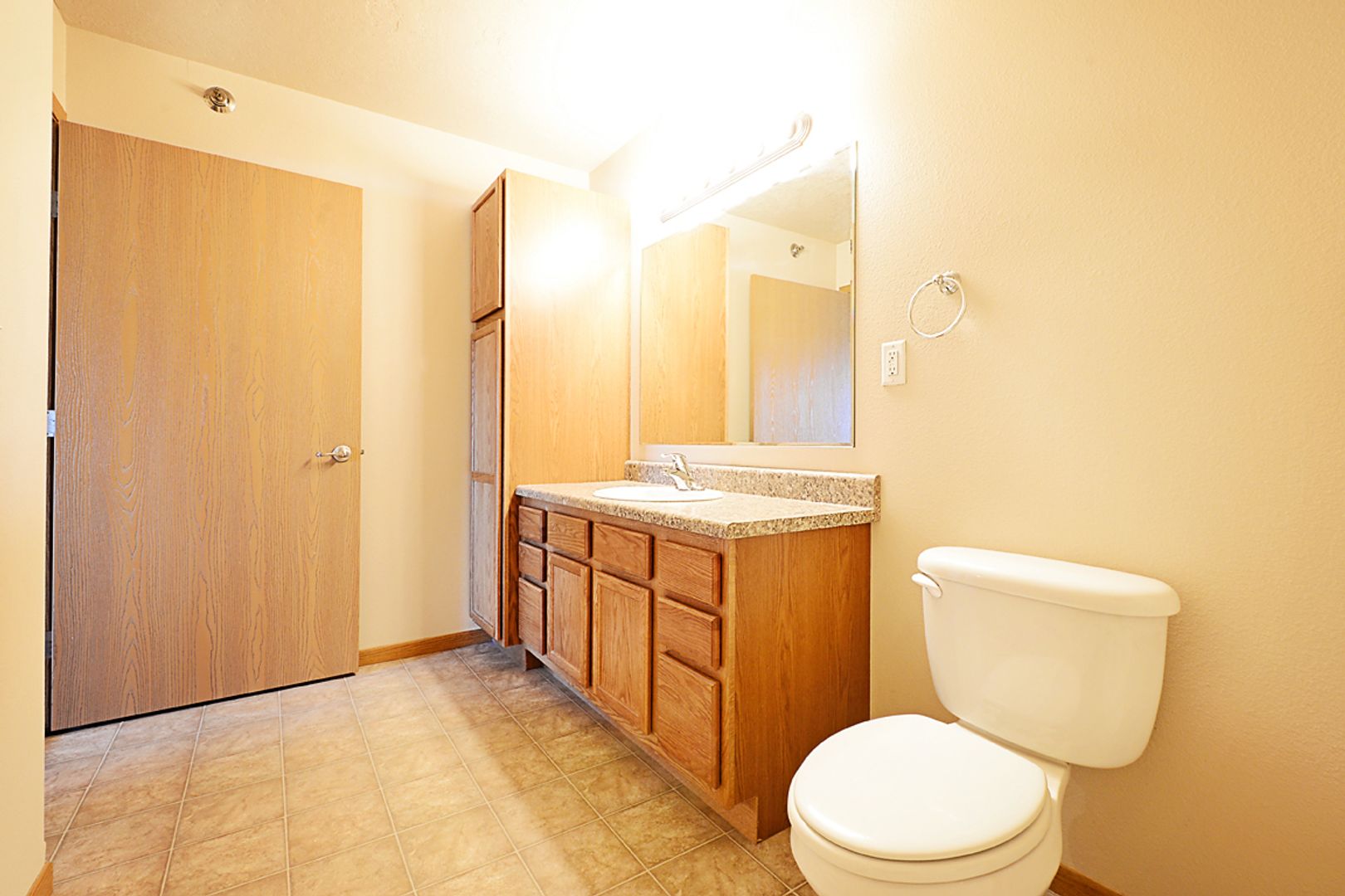 11 36th Ave NW, 205, Minot, ND 58703