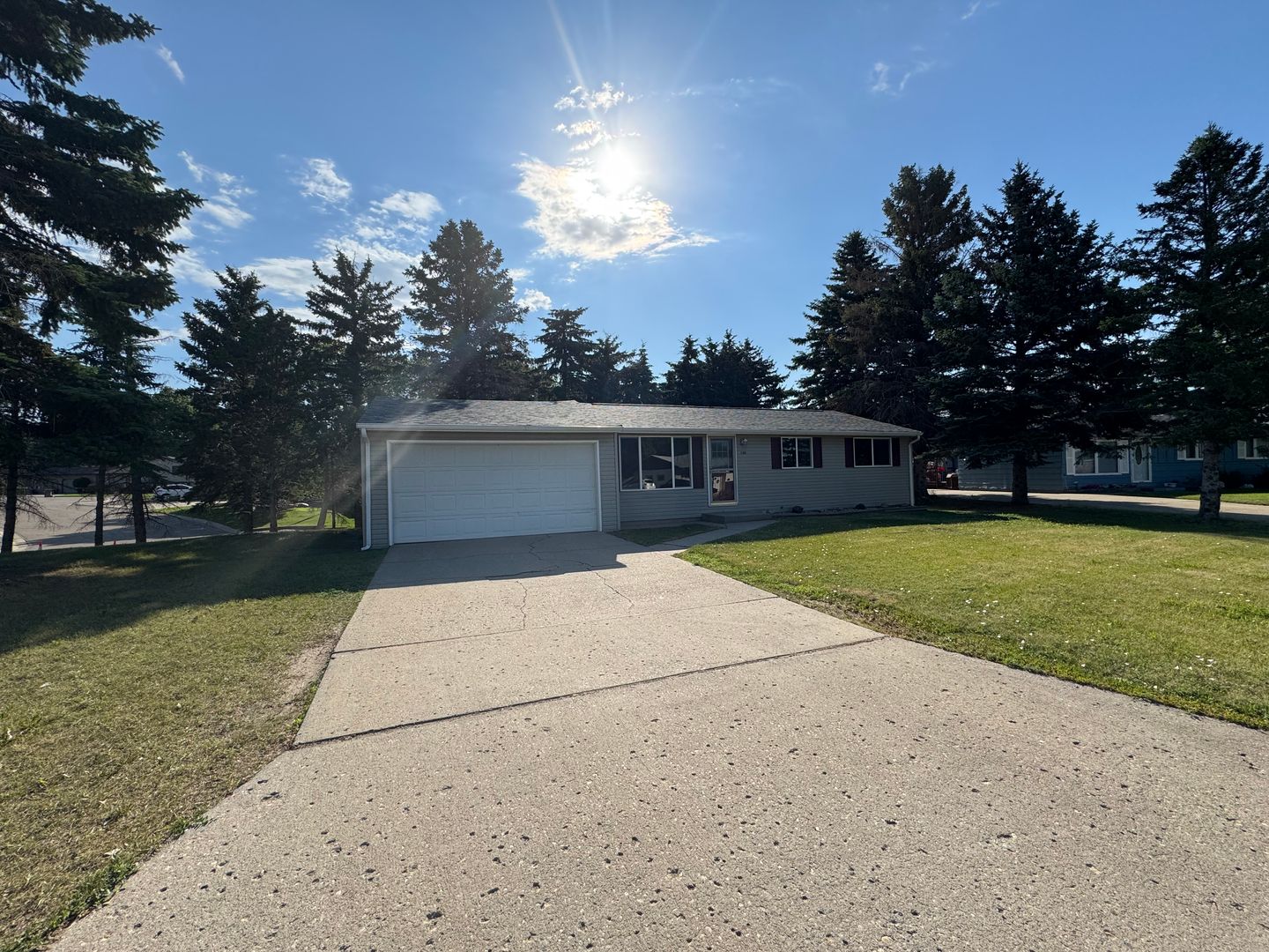 Minot House: 1130 6th St NE