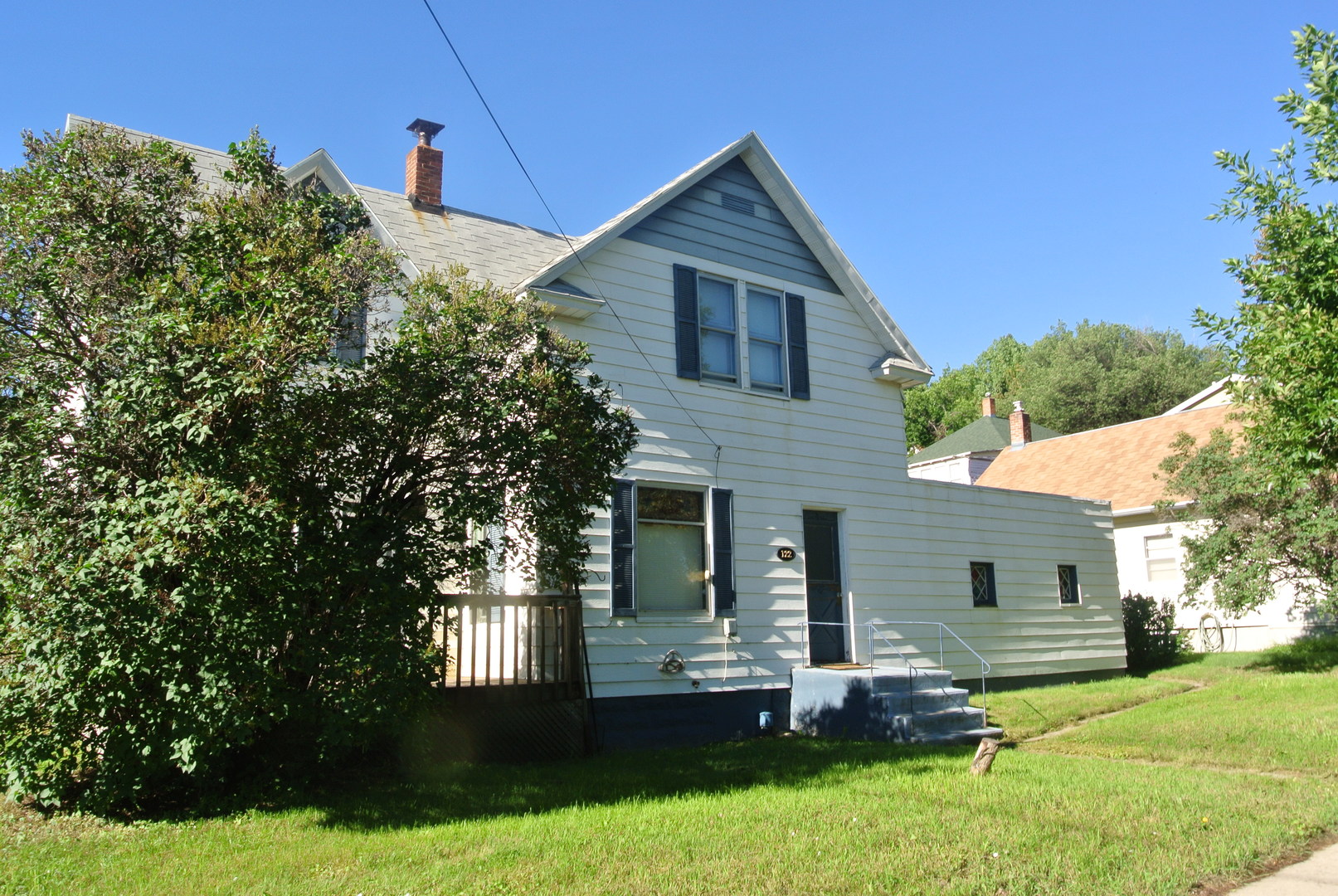 Minot Apartment: 122 5th Ave SE