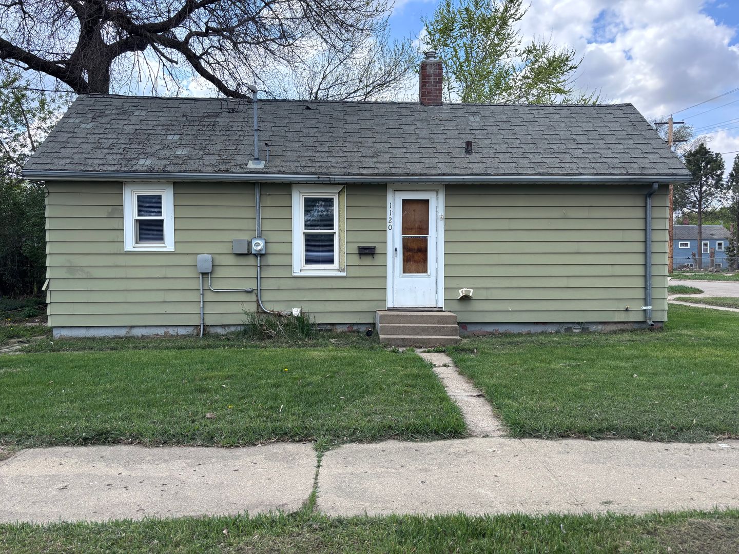 Minot Apartment: 1120 6th Ave NE