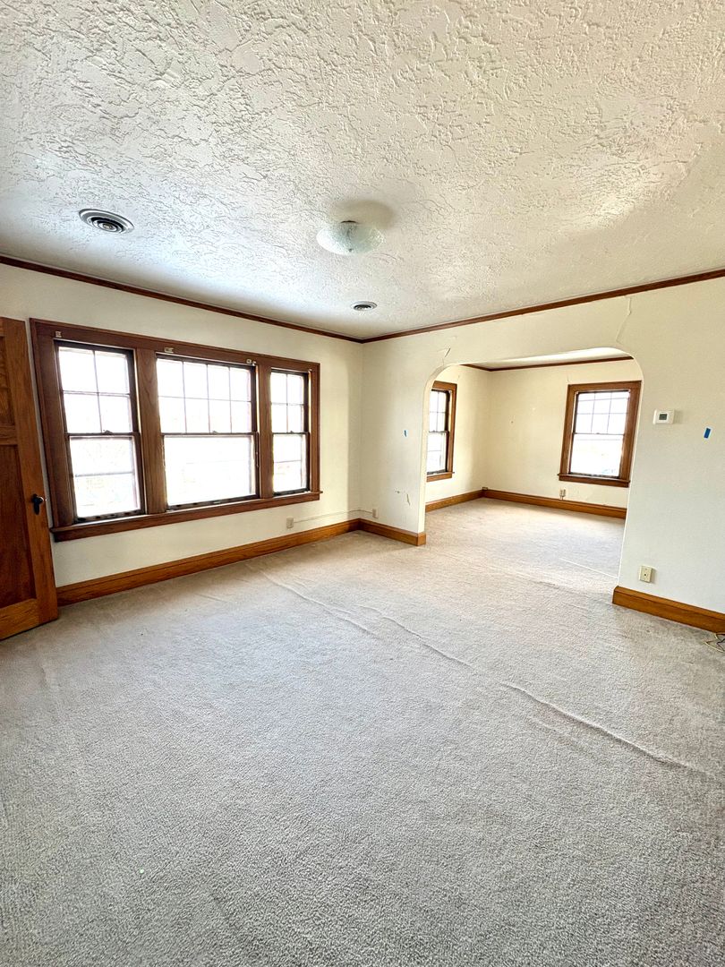 Minot Apartment: 411 28th Ave. SW