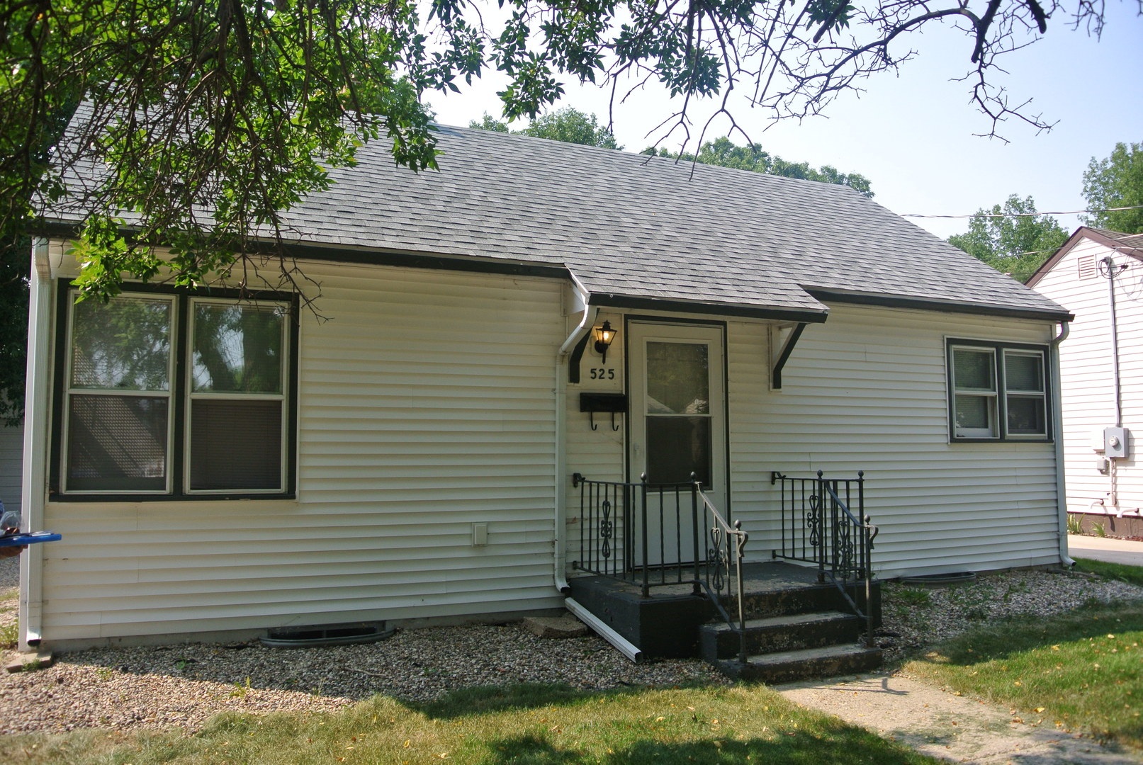 Minot House: 525 12th St NW