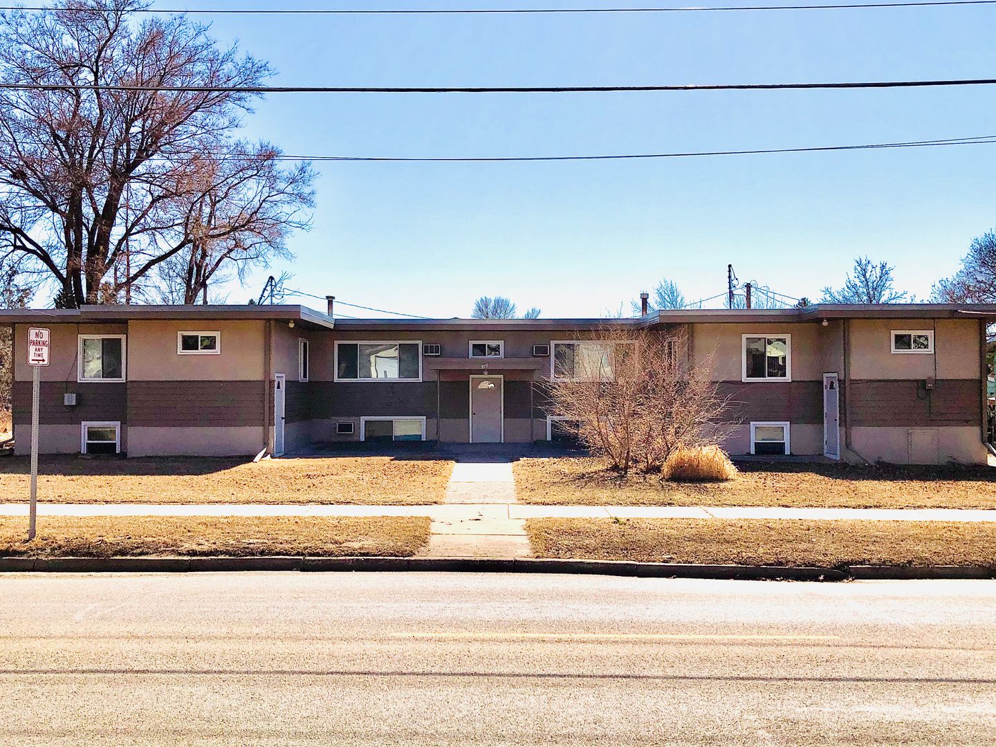 Minot Apartment: 819 11th Ave NW