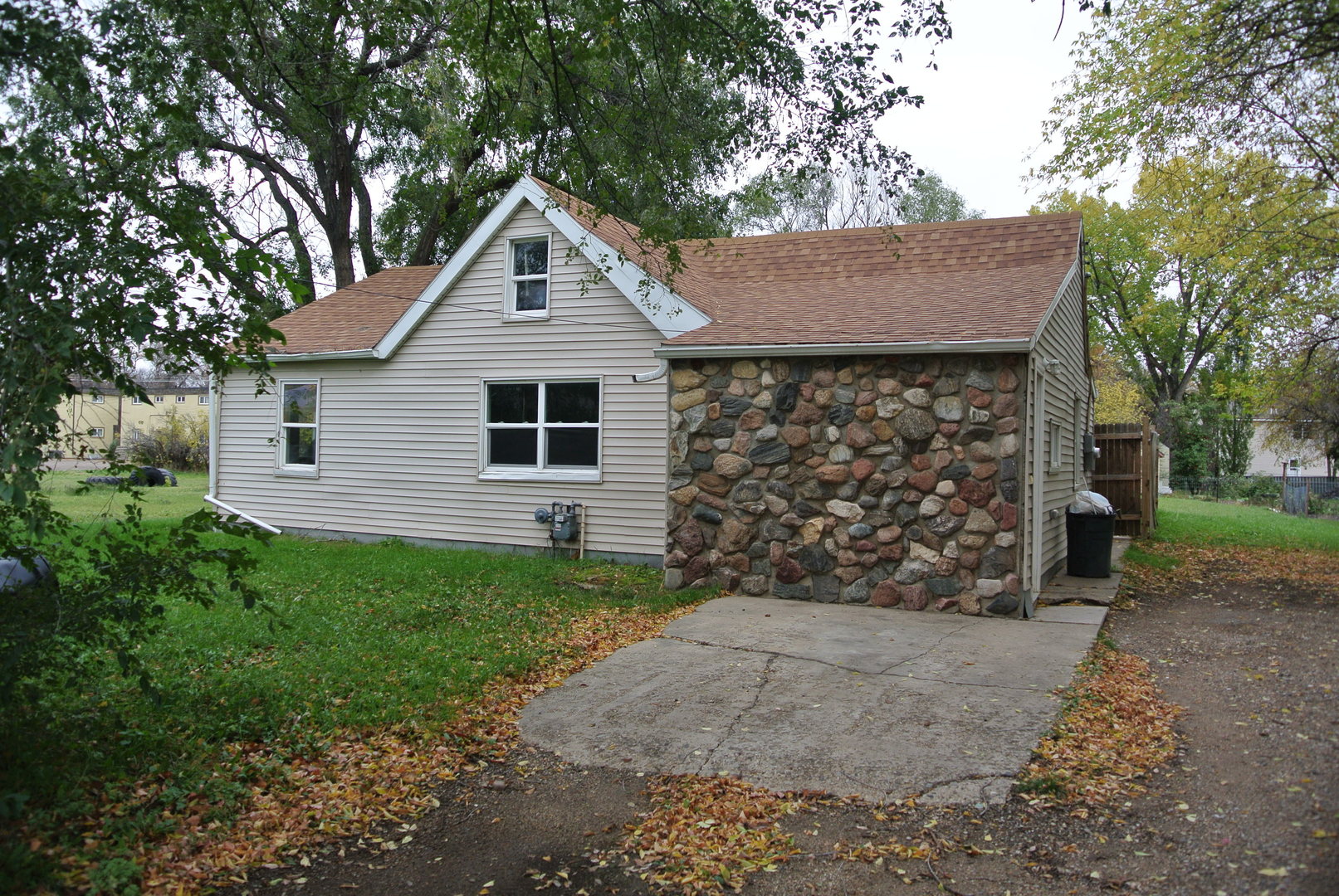 Minot Apartment: 1711 2nd Ave NW
