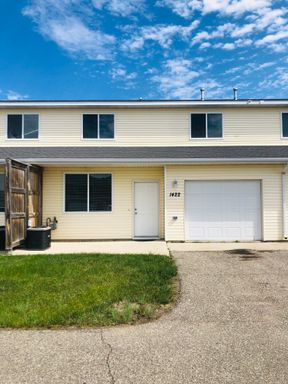 2 Bed 1.5 Bath Rental at 1422 - 31st Ave SE, Minot, ND – photo 1