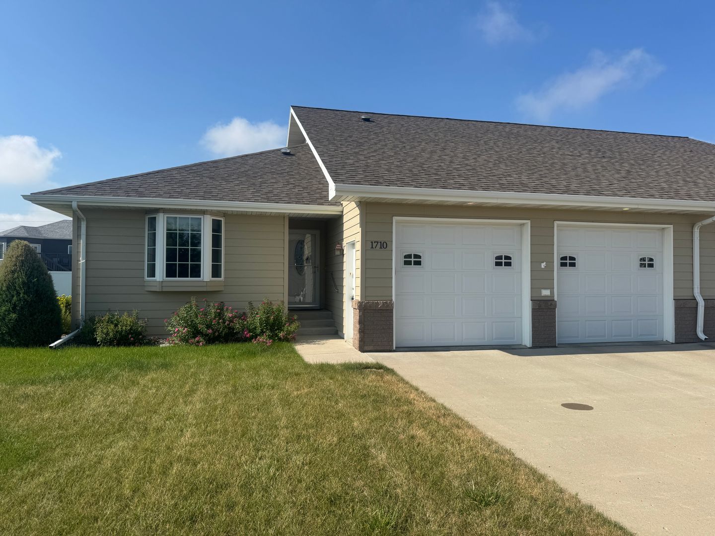 Minot Townhome: 1710 34th Ave SE