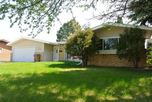 4 Bed 2 Bath Rental at 1700 - 6th St NW, Minot, ND – photo 1