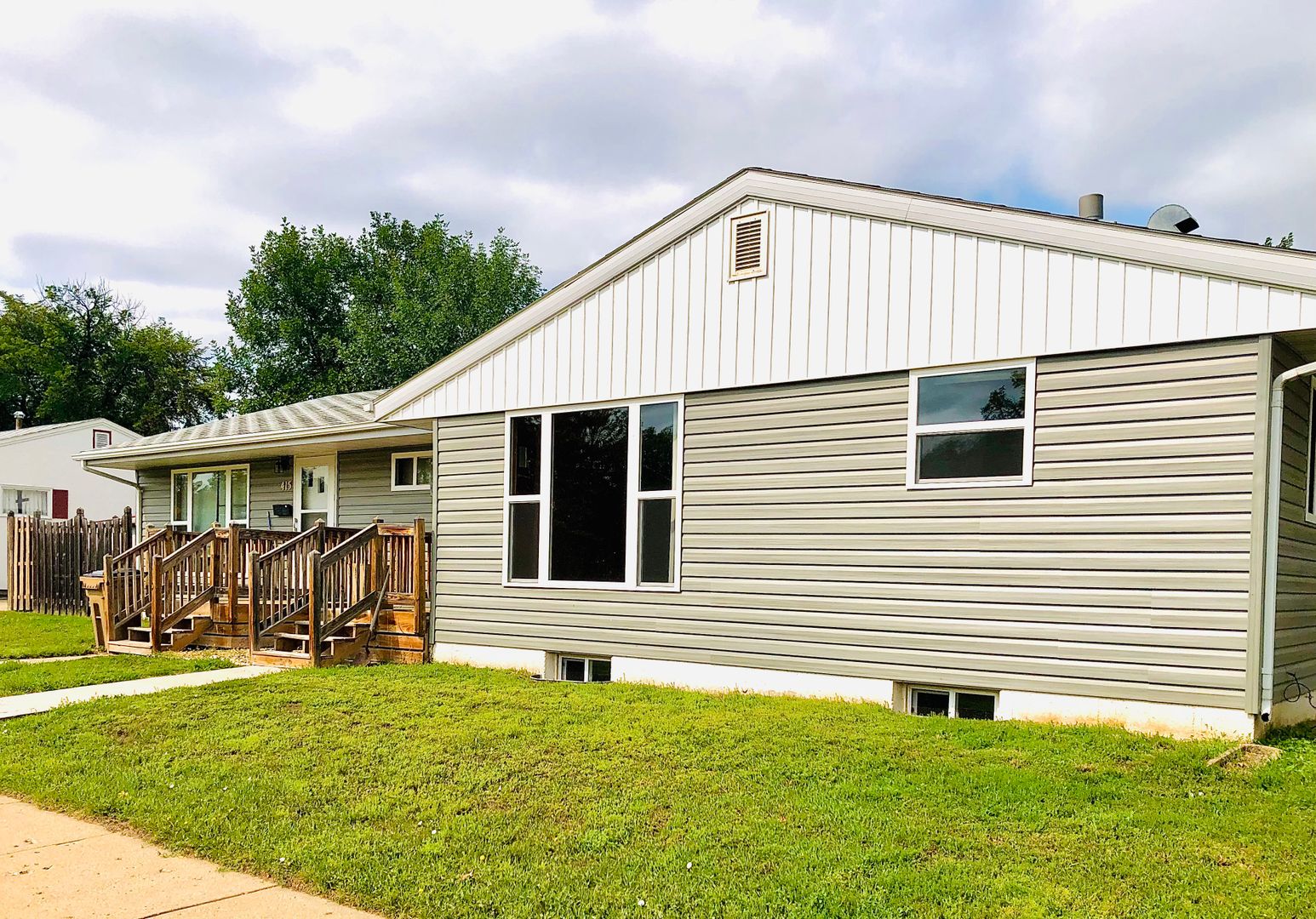Minot House: 417 11th Ave SE