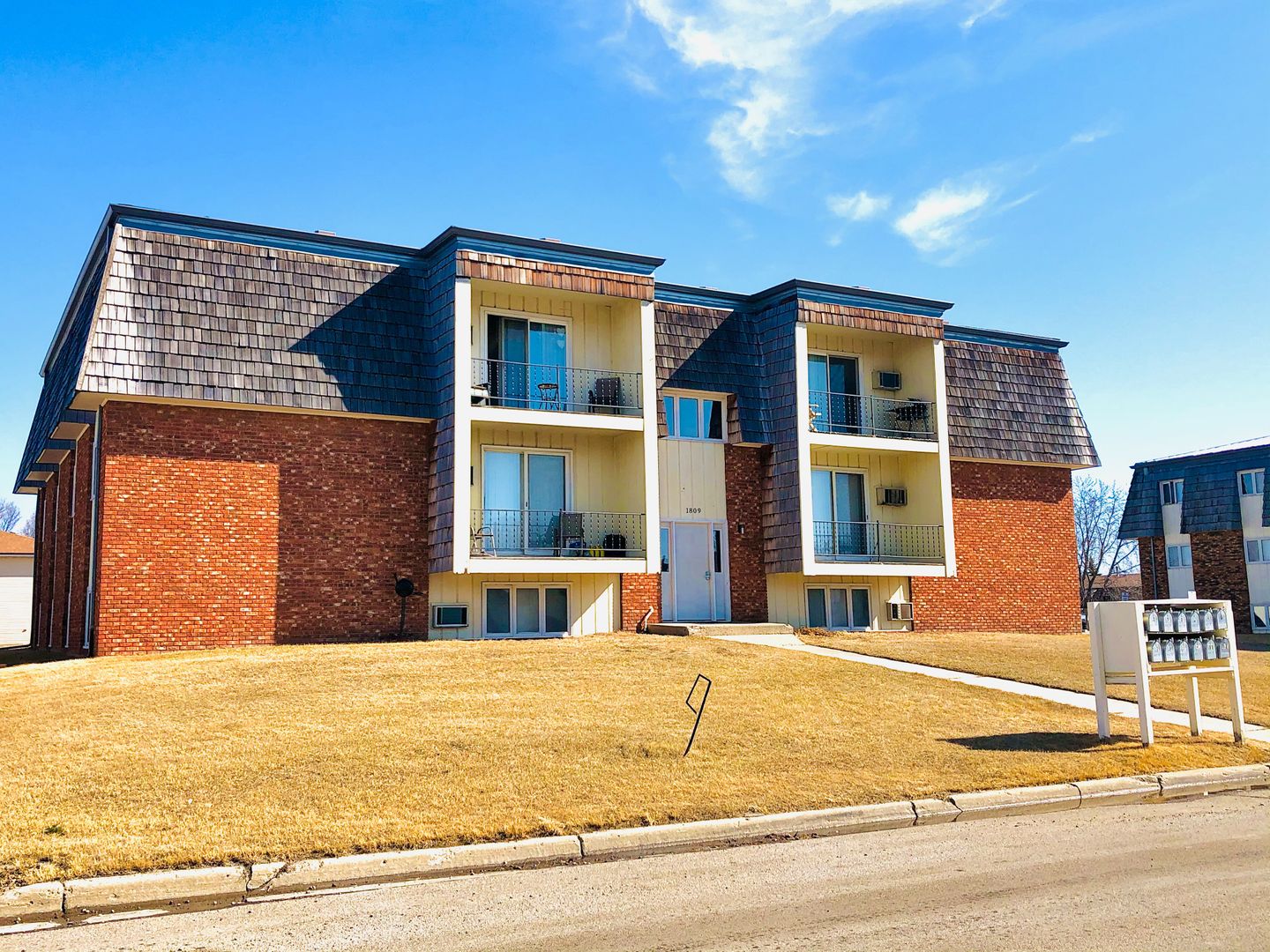 Minot Apartment: 1809 5th St SE