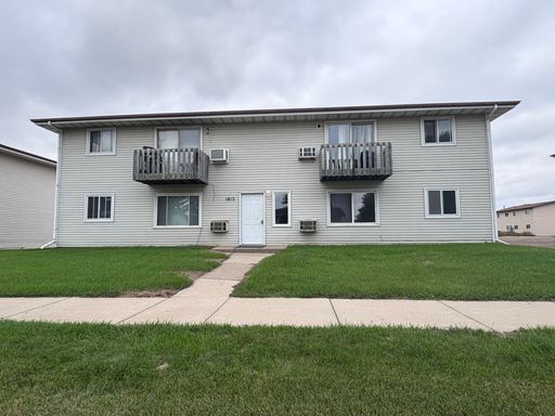 2 Bed 1 Bath Rental at 1812 6th St SE - B, Minot, ND – photo 1