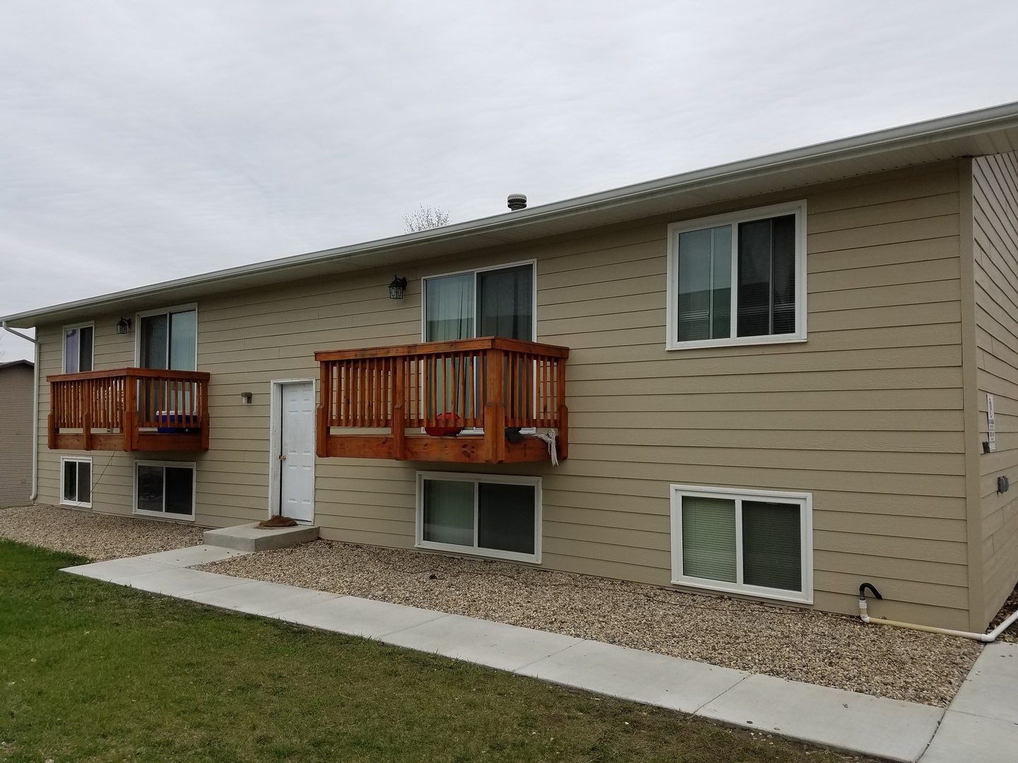 Minot Apartment: 1505 12th St NW