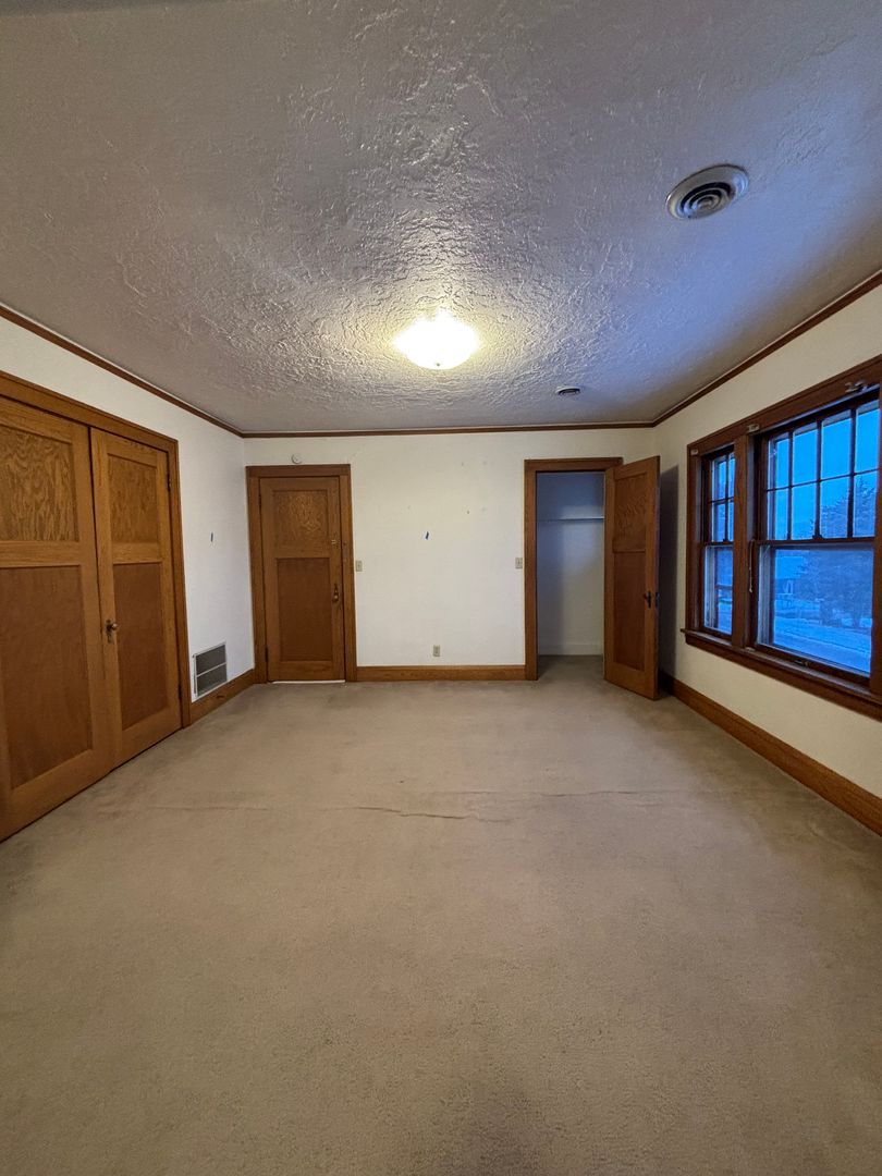 Minot Apartment: 411 28th Ave. SW