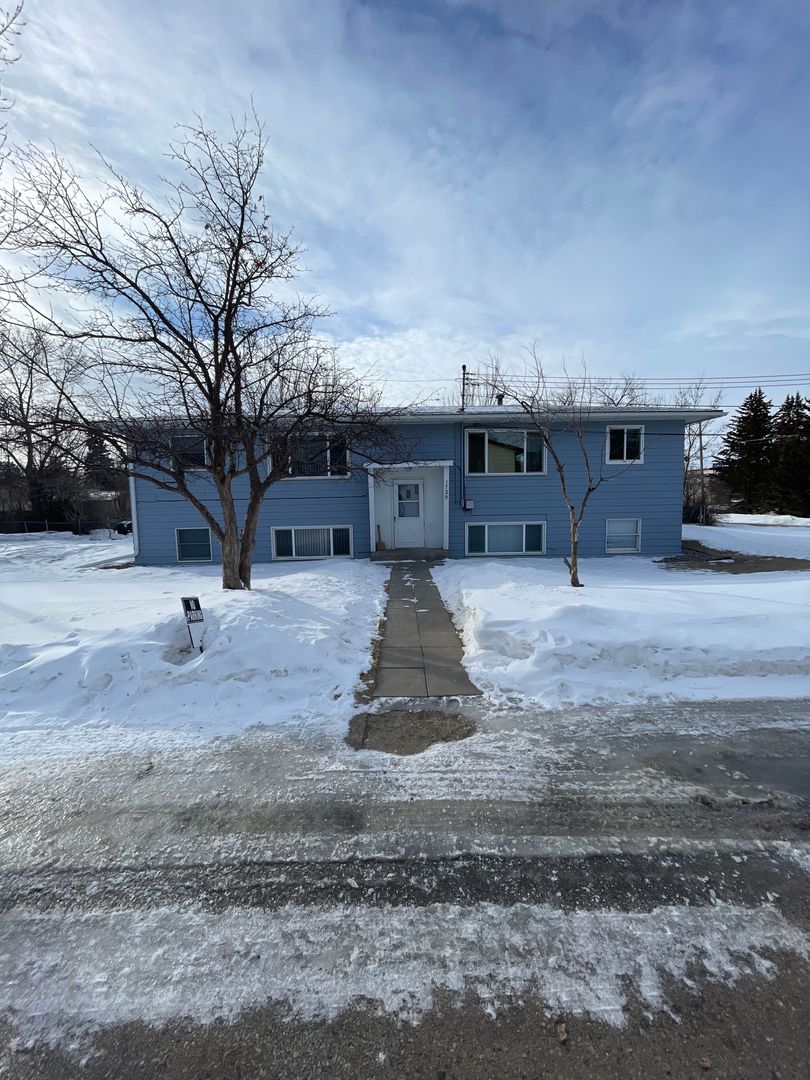 Minot Apartment: 1729 1st St SW