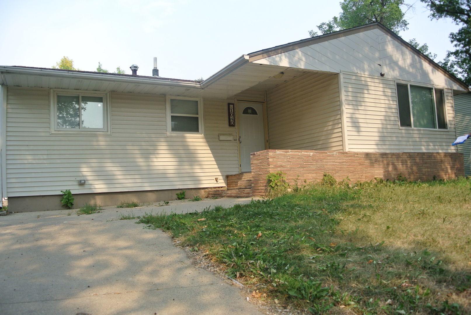 Minot House: 1040 West Central