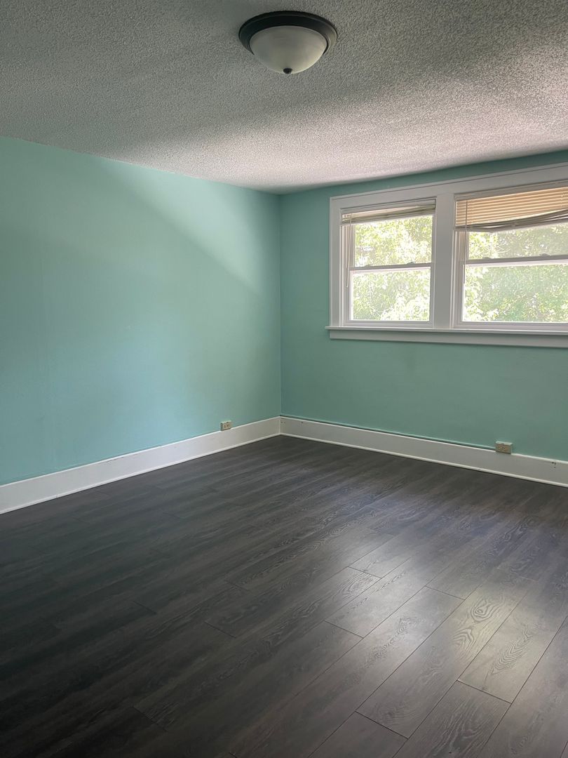 Des Moines Apartment: 1427 31st St
