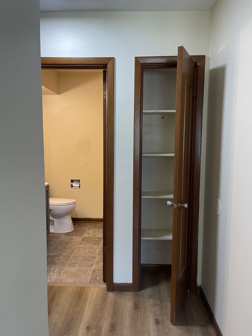 Des Moines Apartment: 1075 33rd St