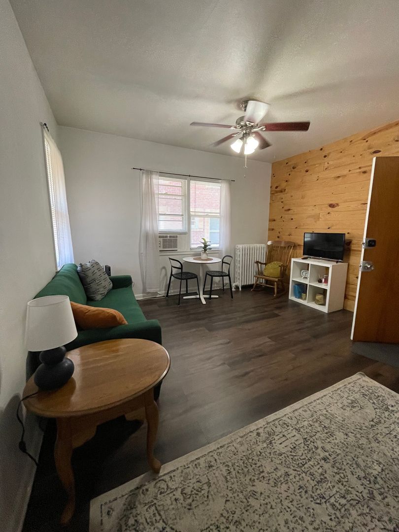 Des Moines Apartment: 3438 (11-plex), 3434 (4-plex), 3414 (parking lot) University Ave, 3436 University, 1145 35th Street