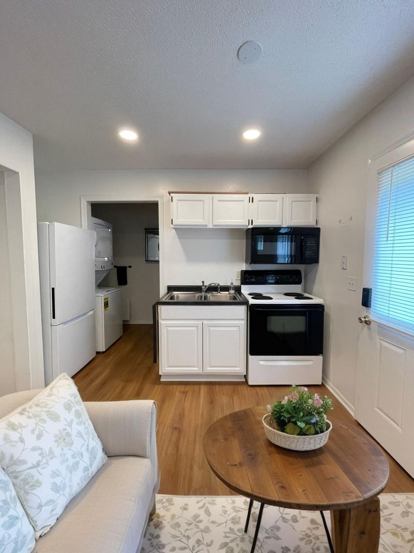West Des Moines Apartment: 309 8th St