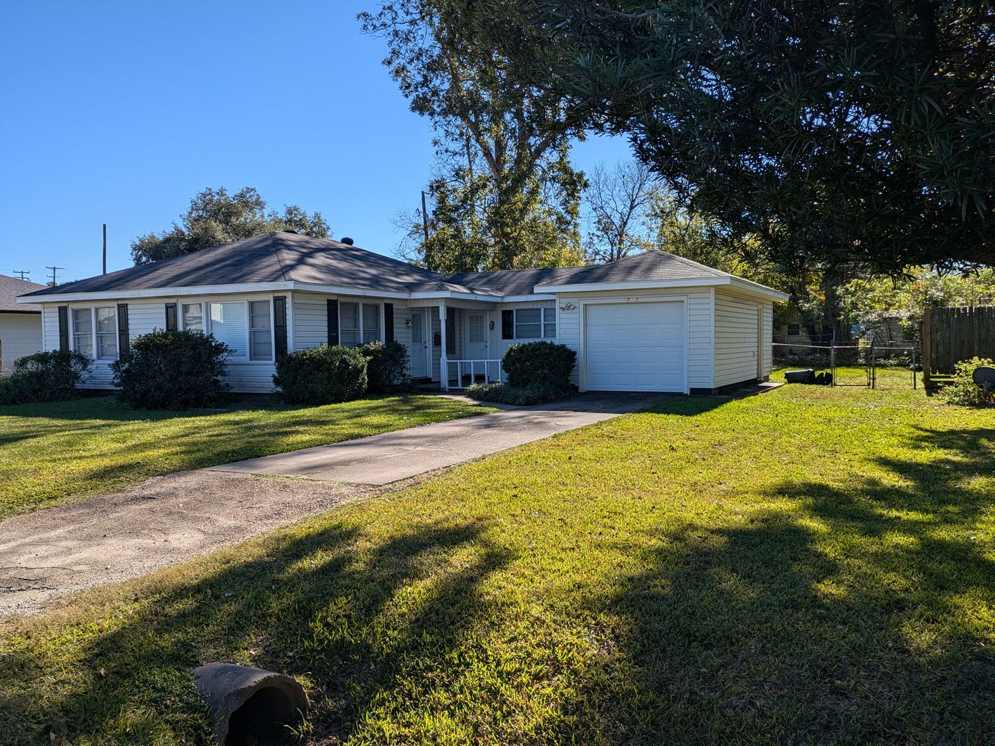 Port Neches House: 717 Riffle St