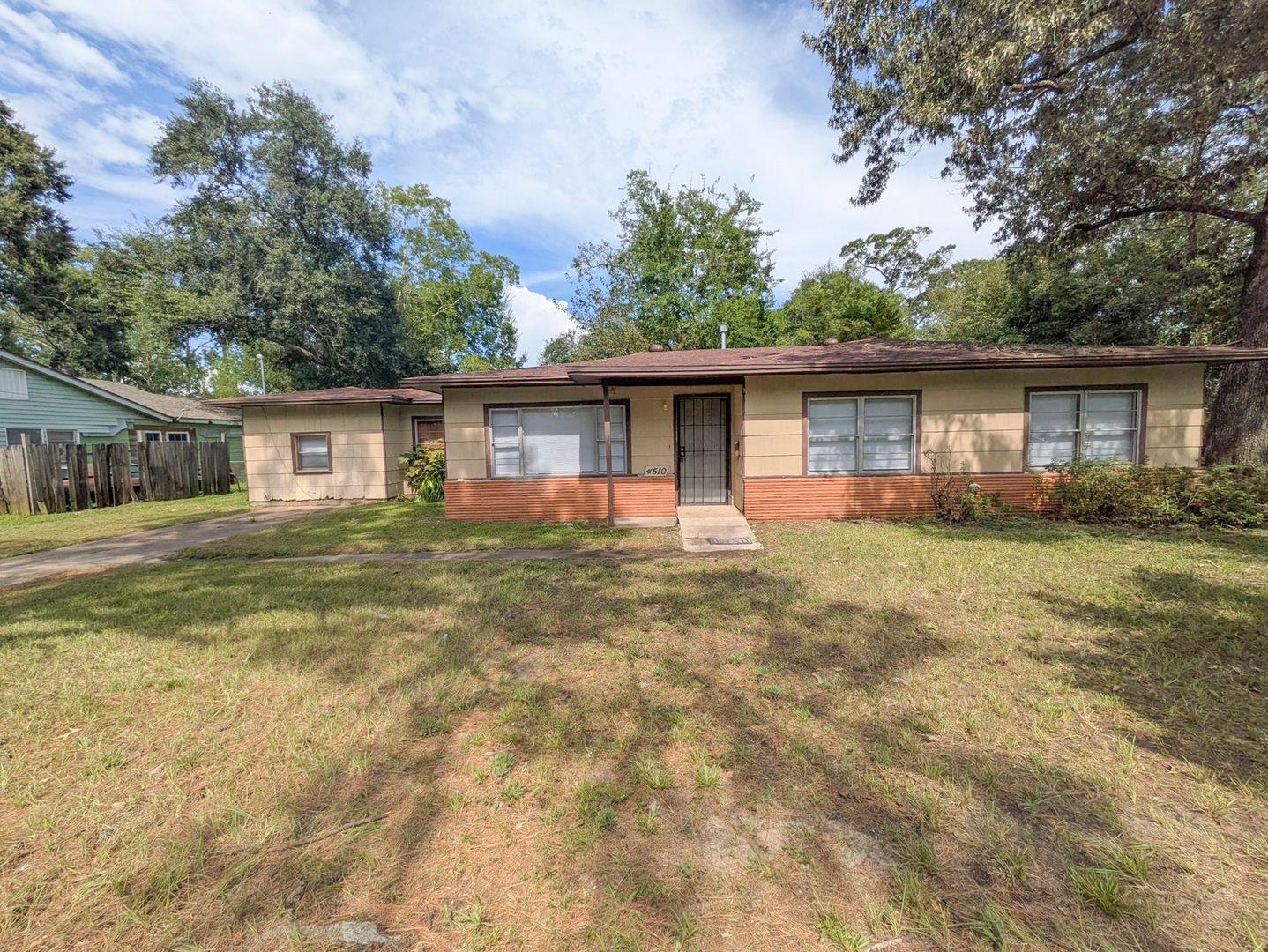 Beaumont House: 4510 El Paso