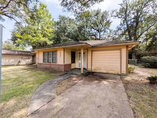 2307 McKee Dr, Orange, TX 77630 – photo 1