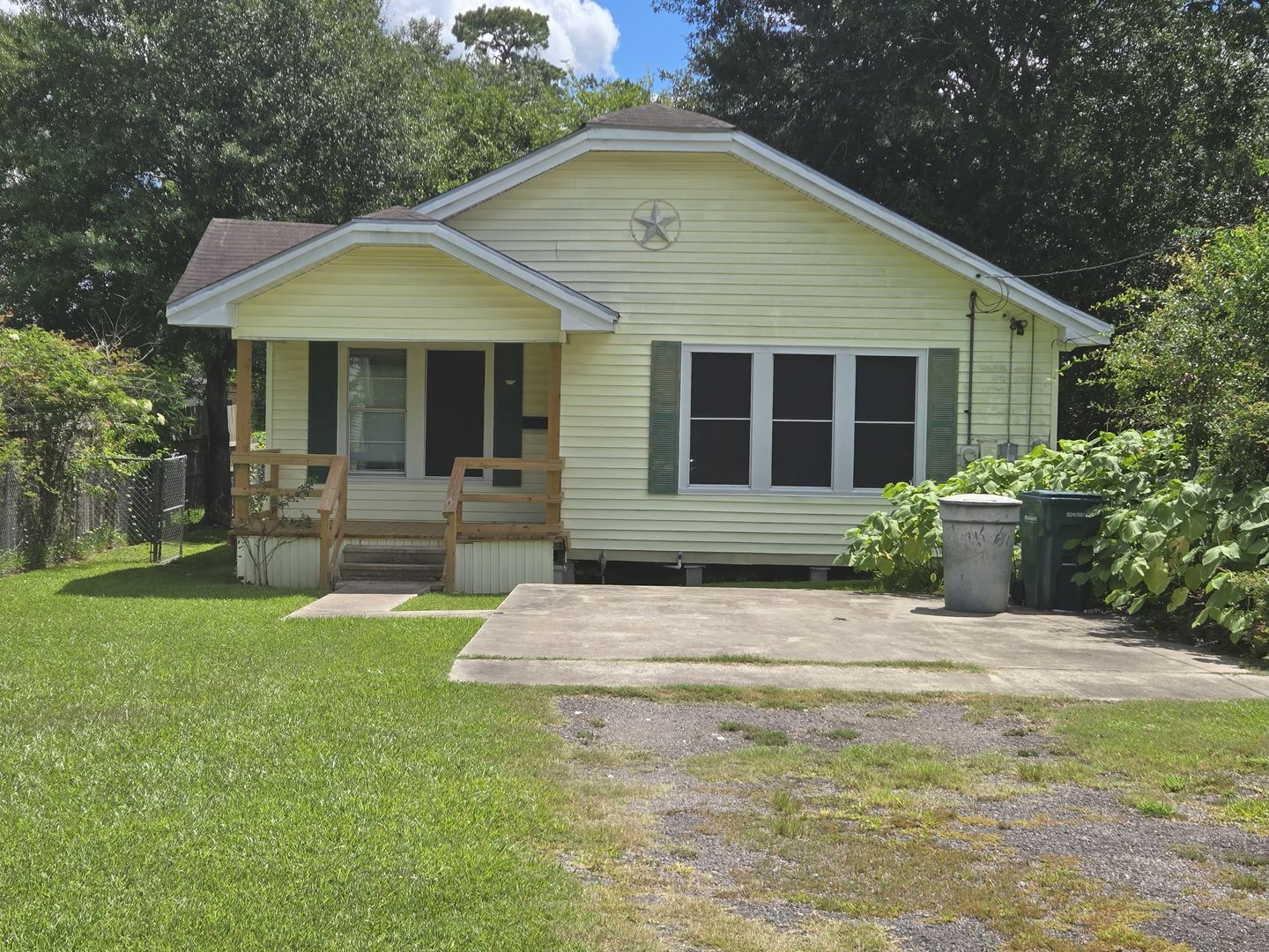 Beaumont House: 458 Belvedere Drive