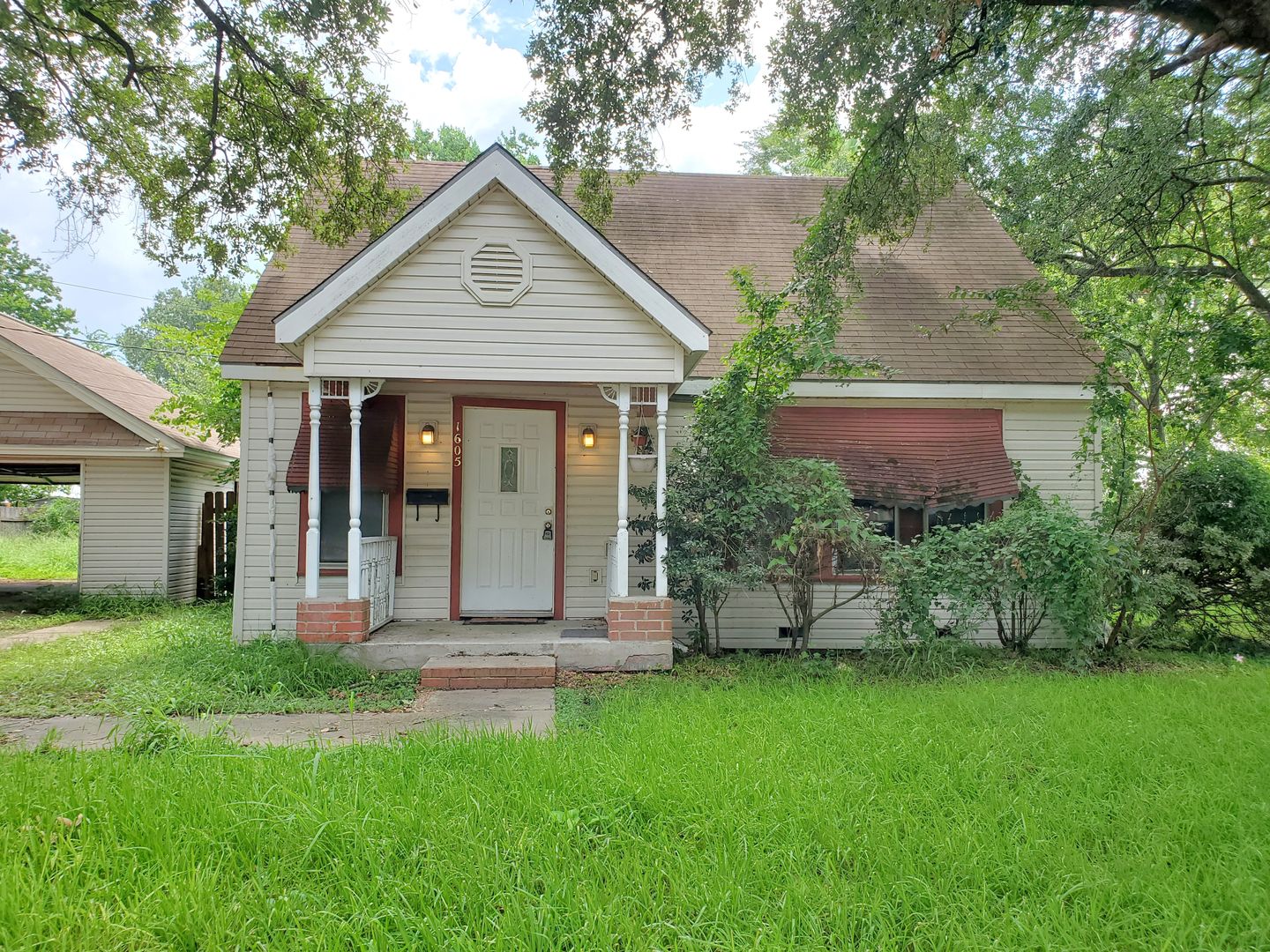 Port Neches House: 1605 Nall Street