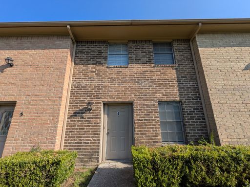 Laurel Square Townhomes #4 - 3720 Laurel St, Beaumont TX 77707 – photo 1