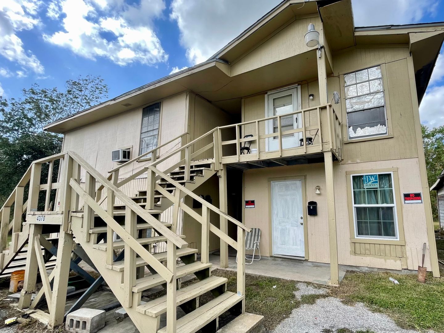 Beaumont Apartment: 4370 Ave A