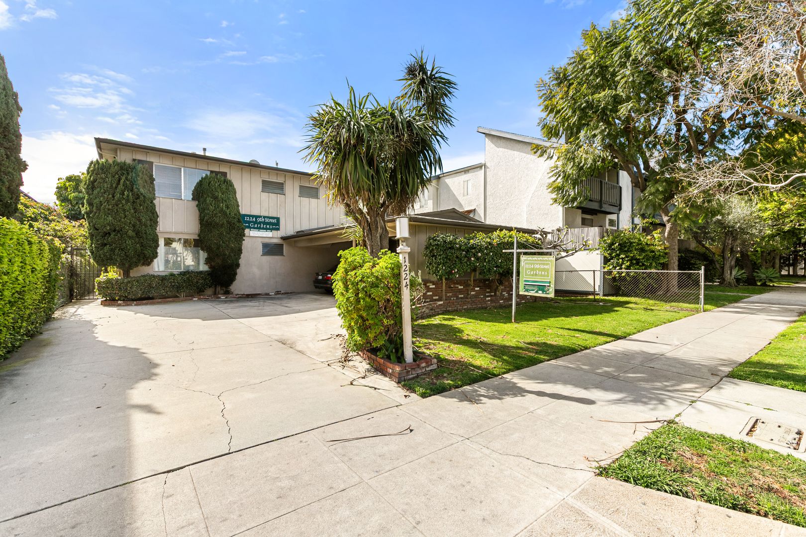 Santa Monica Apartment: 1224 9th St.