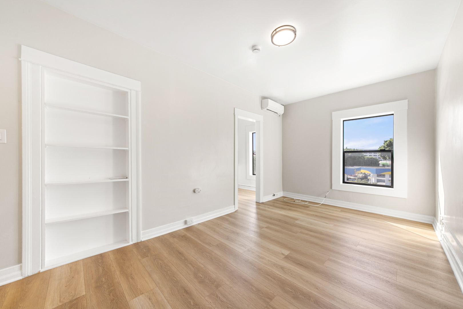 Los Angeles Apartment: 4673 Hollywood Blvd.