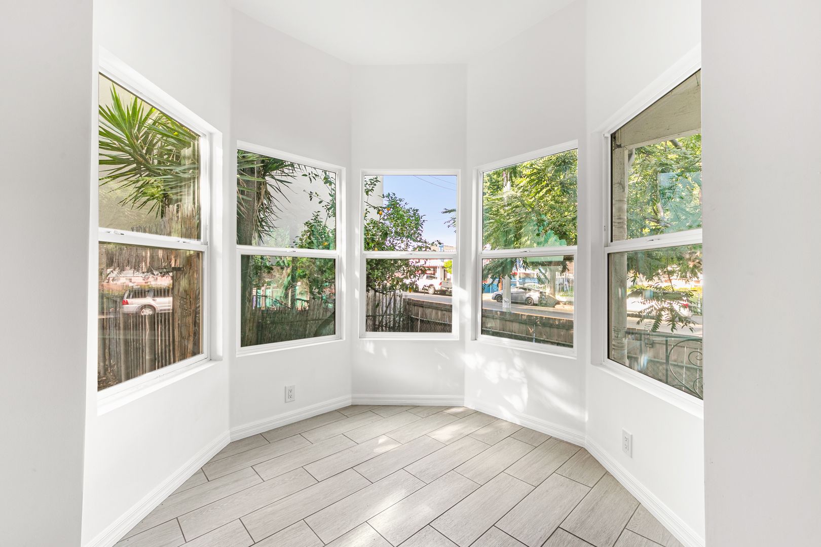 Los Angeles House: 1510 E Cesar Chavez Ave