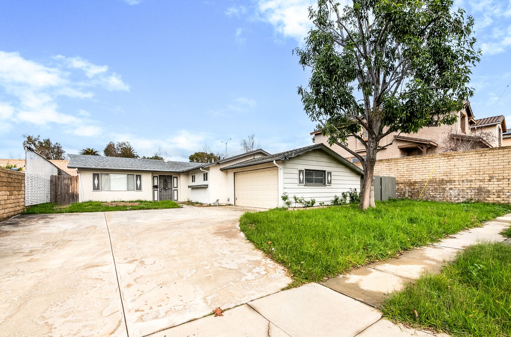 Camarillo House: 1487 Chapel Dr