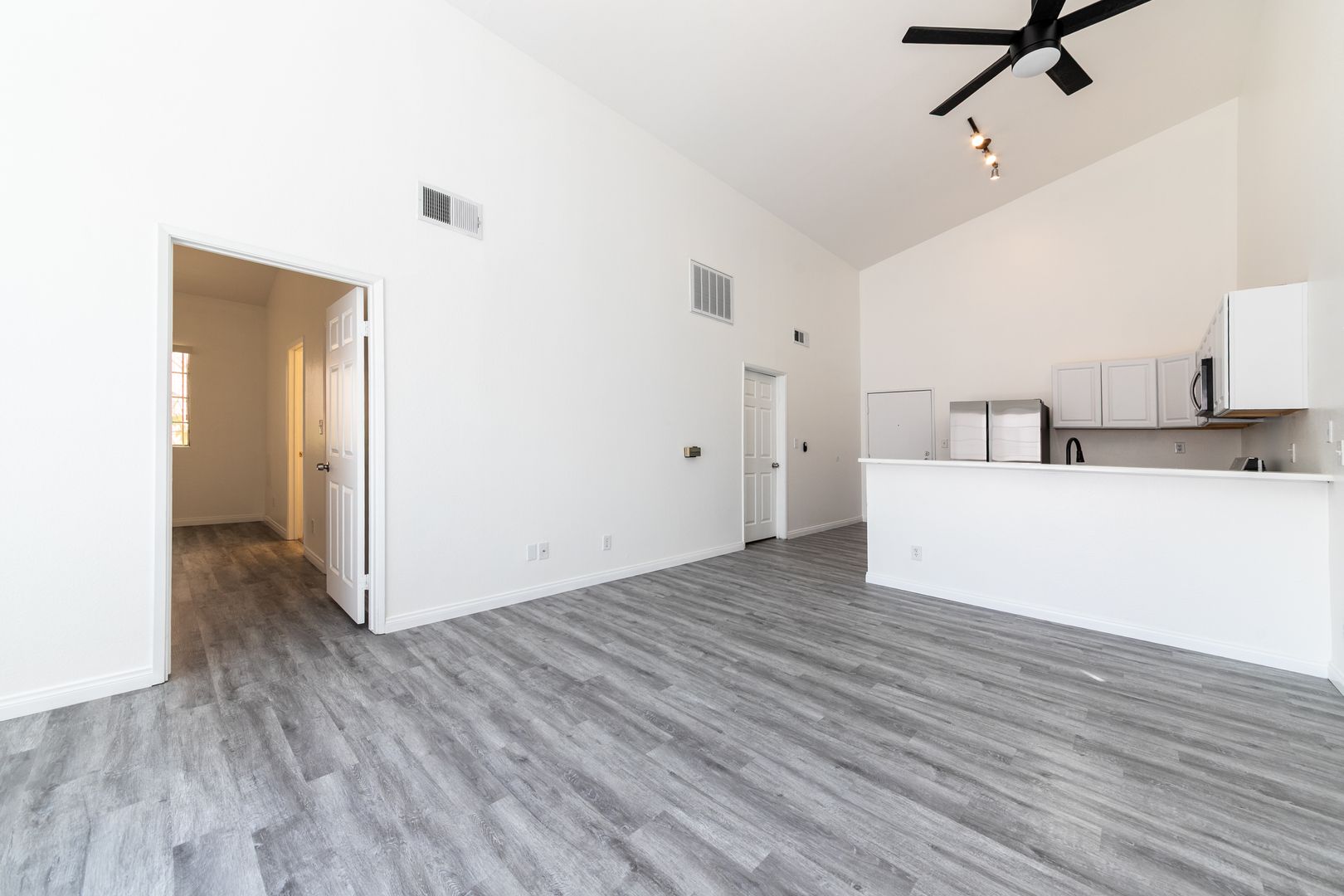 Los Angeles Apartment: 621 N. Bronson Ave