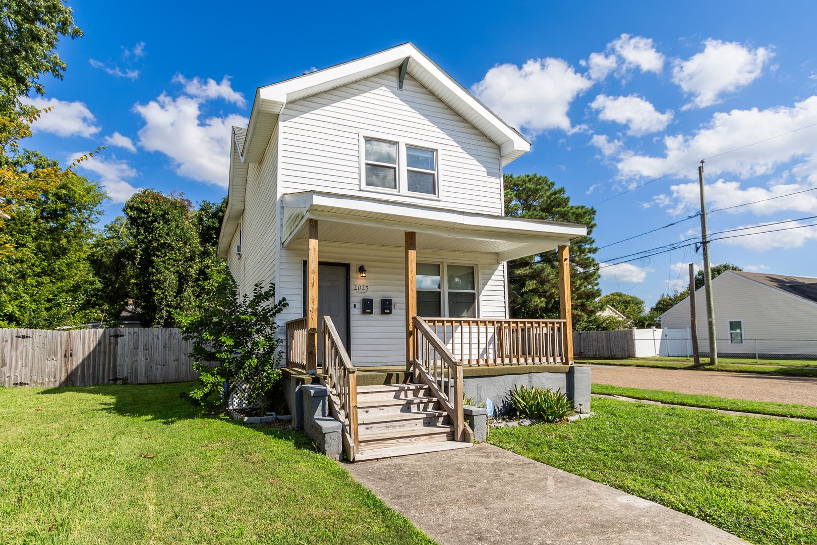 Portsmouth Apartment: 2025 Peach Street