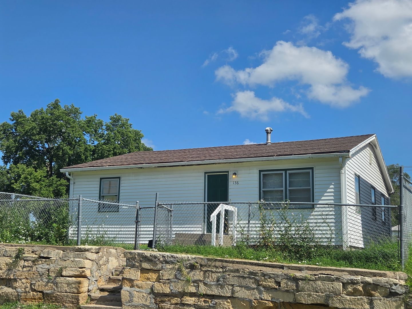 Junction City House: 136 E 10th