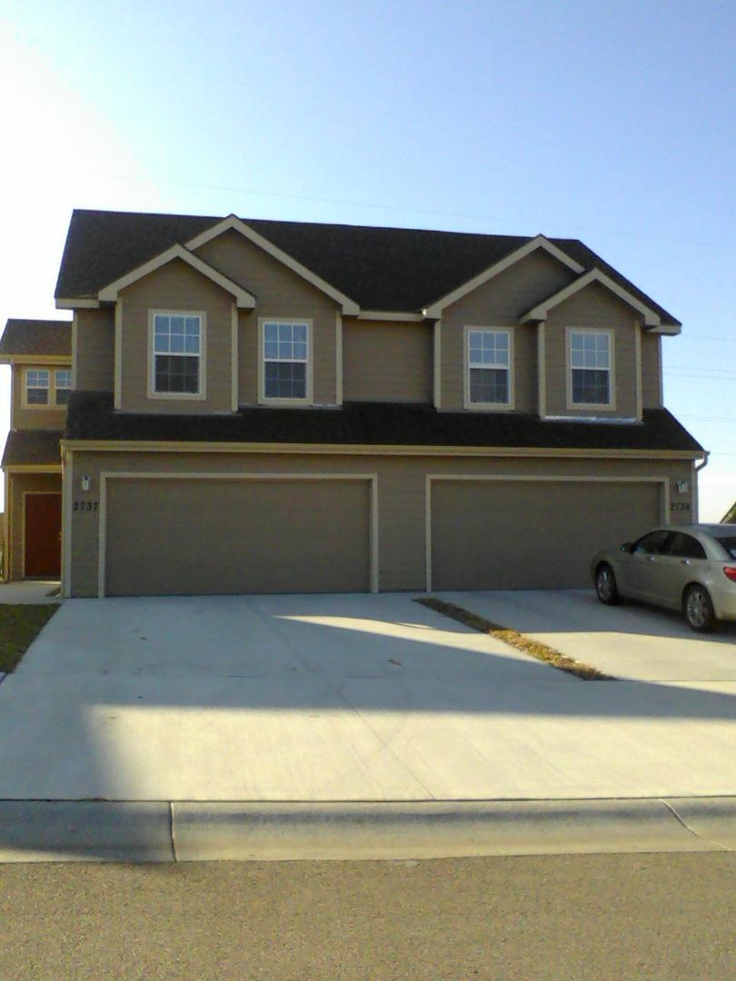 Junction City Apartment: 2731-2733 Elm Creek