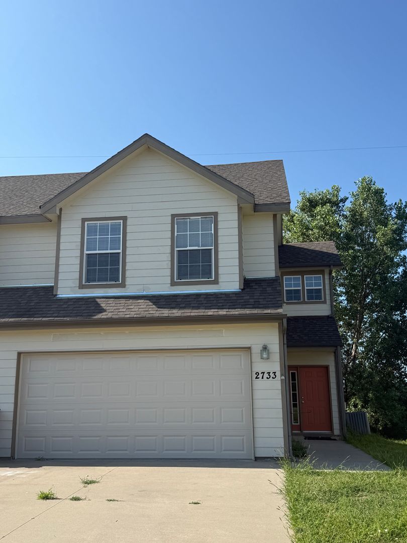 Junction City Apartment: 2731-2733 Elm Creek