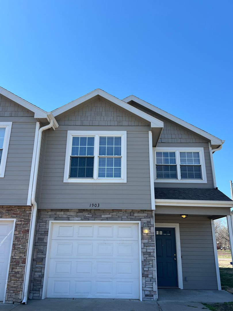 Junction City Apartment: Buffalo Soldier Pkwy