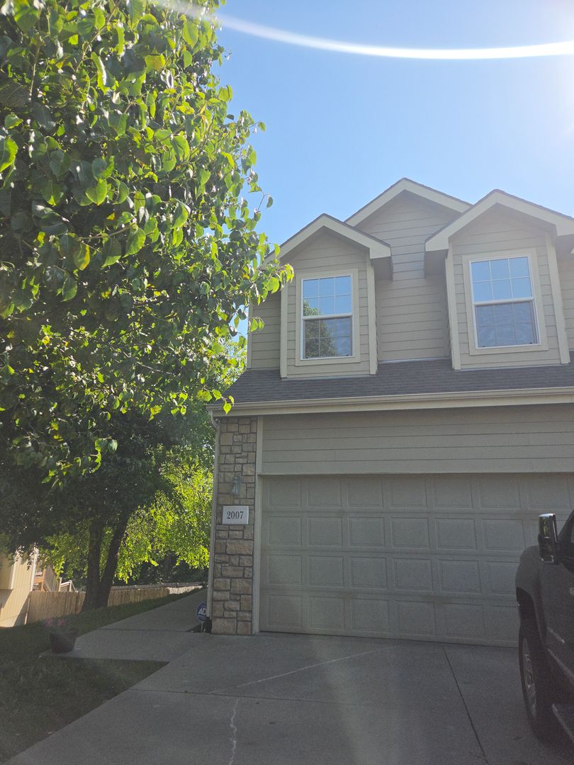 Junction City Townhome: 2007 Quail Run