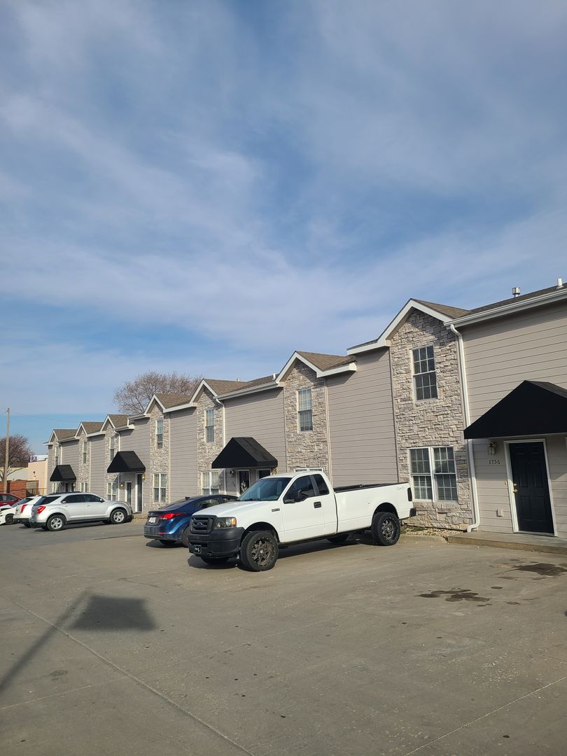 Junction City Townhome: 1738 - 1768 N Jefferson St