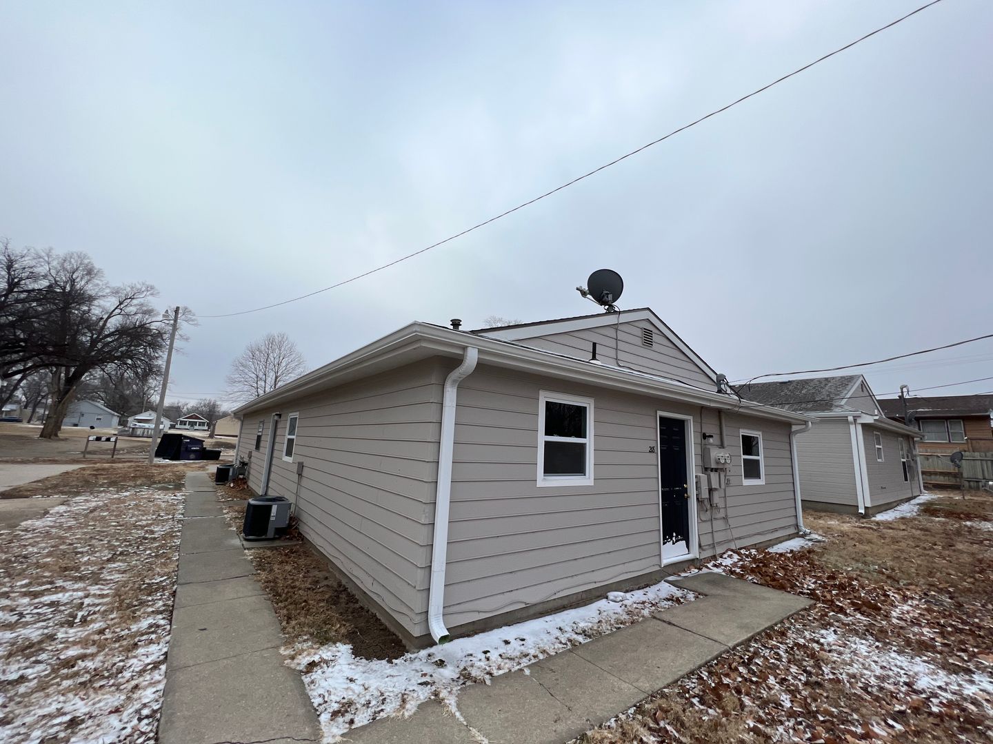 Junction City Apartment: 216-218 W Home St