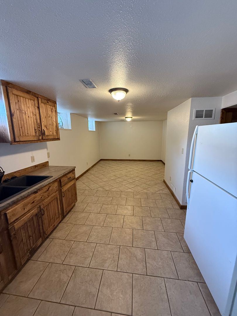 Junction City Apartment: 227 W 14th St