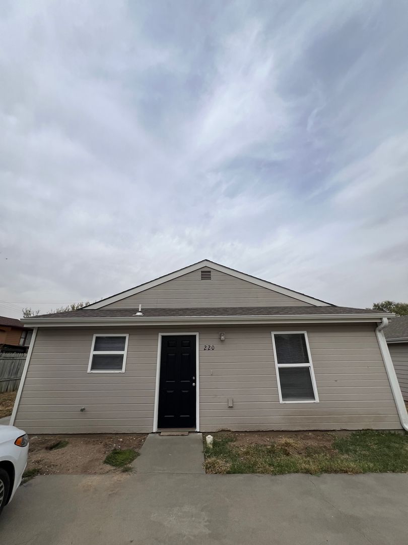 Junction City Apartment: 220 - 222 W Home St